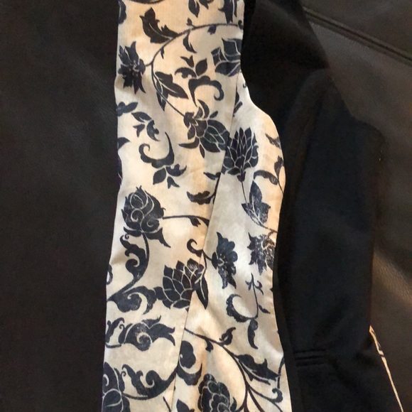 CHICO Black Vest with black & tan/gold patterned back 💐 - Picture 11 of 11